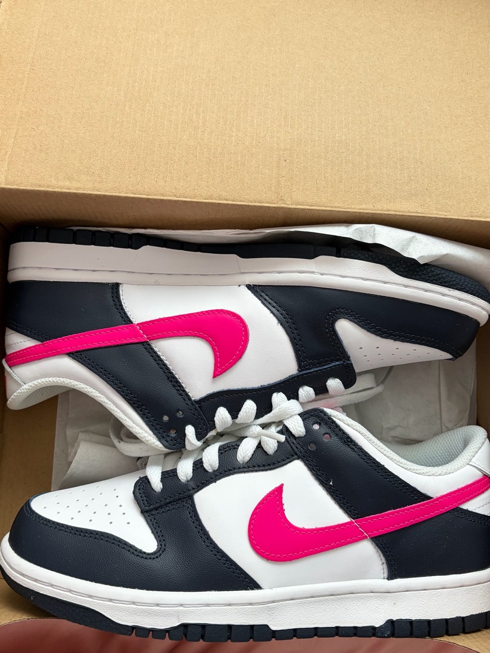 Nike Low-Top Sneakers in White, navy blue & Hot Pink - Picture 3 of 4
